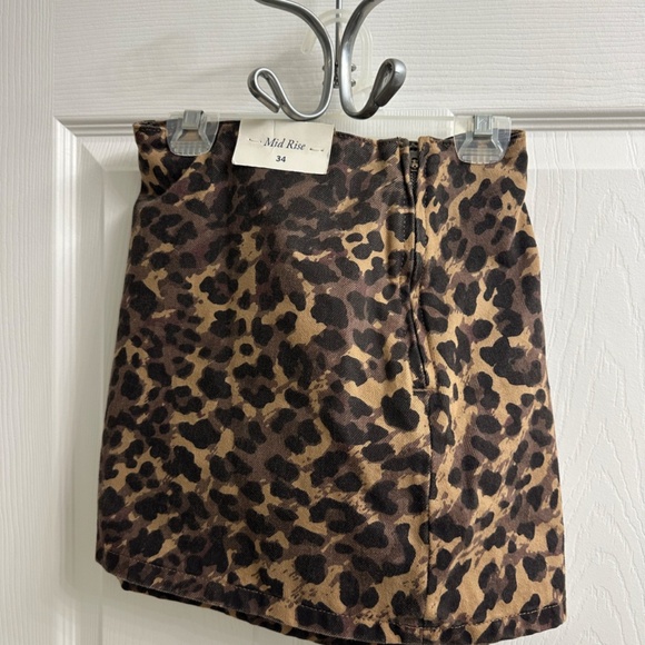 Abercrombie & Fitch Leapord Print Mid Rise Denim Mini Skort - Picture 5 of 7